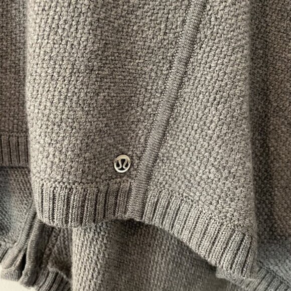 Lululemon Sweater On The Go Poncho Women's One Size Merino Wool Asymmetric Zip - Picture 7 of 10